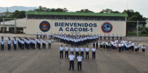 Personal de la Fuerza Aérea en el CACOM-1 con la nueva infraestructura eléctrica y tecnológica instalada por Smart Planning.